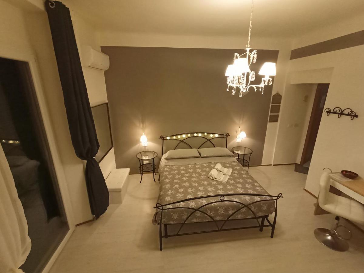 La Tana Della Volpe Hotel ลาสเปเซีย ภายนอก รูปภาพ