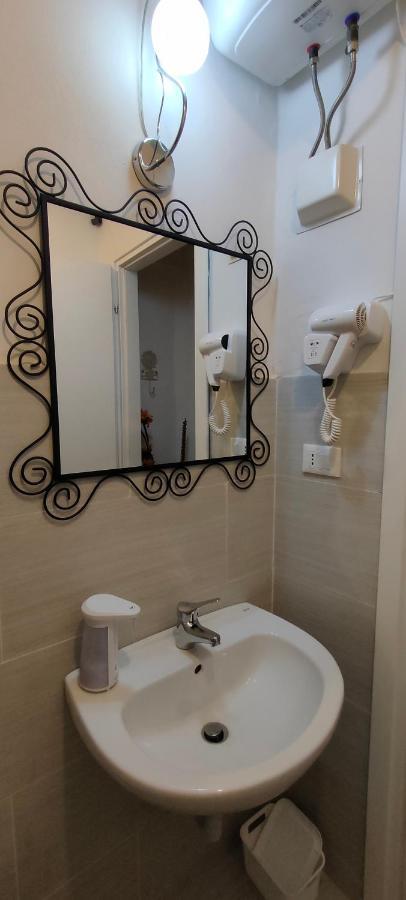 La Tana Della Volpe Hotel ลาสเปเซีย ภายนอก รูปภาพ